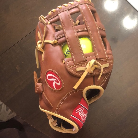 Rawlings Baseball/Softball Glove (Right Hand) - Picture 1 of 6